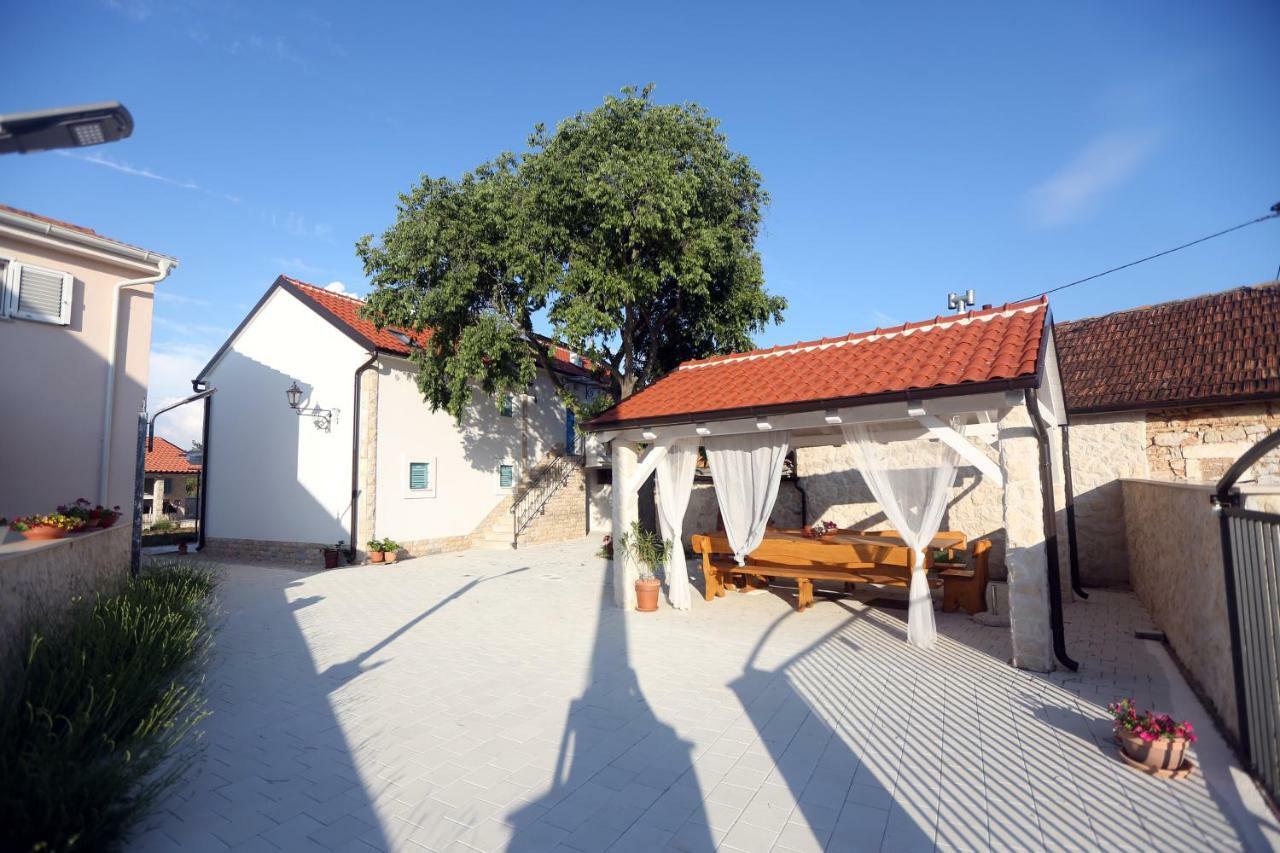 Apartament Kuce Za Odmor Brkic Lozovac Zewnętrze zdjęcie